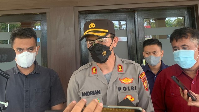 Kapolres Buleleng AKBP Andrian Pramudianto saat memberi keterangan di Mapolres Buleleng - IST