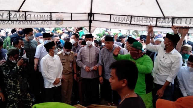 Suasana pemakaman Haji Lulung di TPU Karet Bivak, Jakarta Pusat, Selasa (14/12). Foto: kumparan