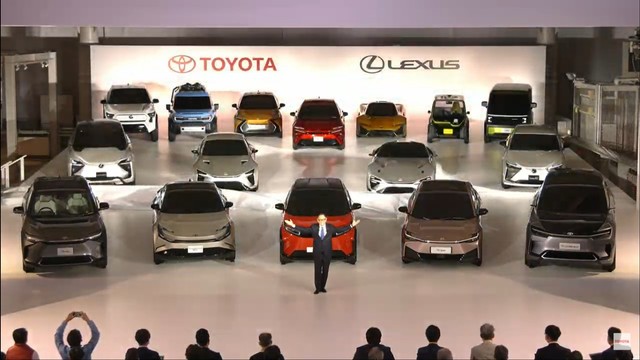 Deretan mobil listrik Toyota.  Foto: Toyota