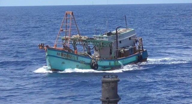 Kapal pencuri ikan berbendera Vietnam yang mencuri ikan di Perairan Natuna Utara. Foto: Kementerian Kelautan dan Perikanan