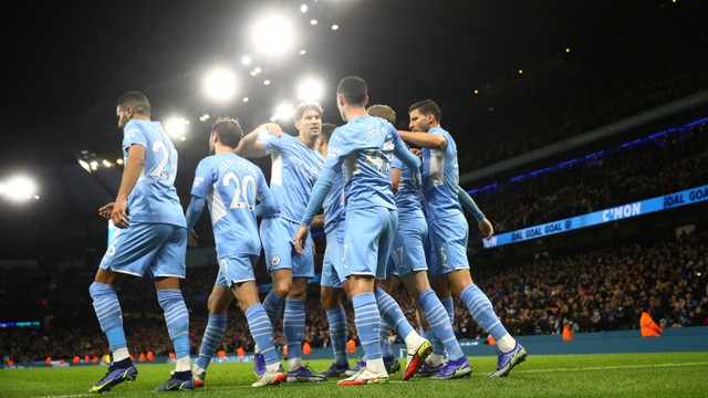 Selebrasi pemain Manchester City usai encetak gol ke gawang Leeds United pada pertandingan lanjutan Liga Inggris di Stadion Etihad, Manchester, Inggris. Foto: Carl Recine/REUTERS