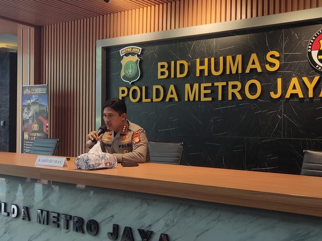 Kabid Humas Polda Metro Jaya, Kombes Pol Endra Zulpan menyampaikan kasus dugaan penistaan agama, Rabu (15/12). Foto: Jonathan Devin/kumparan