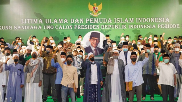 Forum Ijtima Ulama dan Pemuda Islam Indonesia (PII) se-Jawa Barat mendeklarasikan dukungan terhadap Menteri Pariwisata dan Ekonomi Kreatif (Menparekraf) Sandiaga Uno maju Pilpres 2024. Foto: Dok. Istimewa