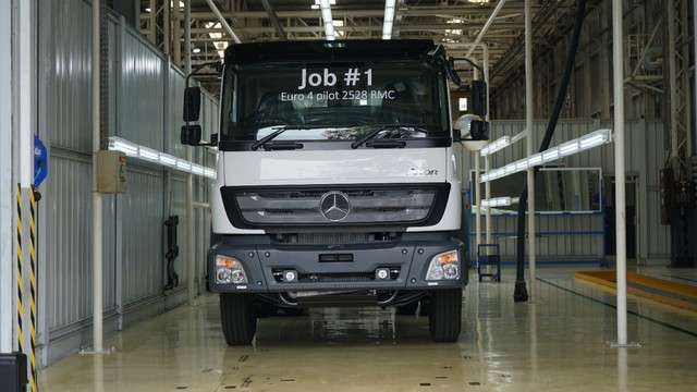 Truk Mercedes-Benz Axor Rakitan Wanaherang Siap Hadapi Euro4. Foto: dok. Daimler Commercial Vehicle Indonesia