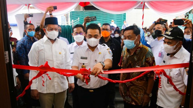 Wagub DKI Ahmad Riza Patria resmikan gedung sekretariat RW dan sarana pendidikan di Johar Baru.  Foto: PPID DKI Jakarta