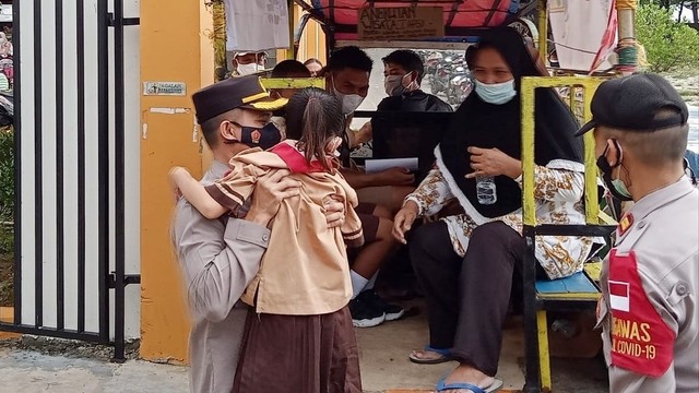 Polres Kepulauan Seribu gelar vaksinasi anak. Foto: Polres Kepulauan Seribu