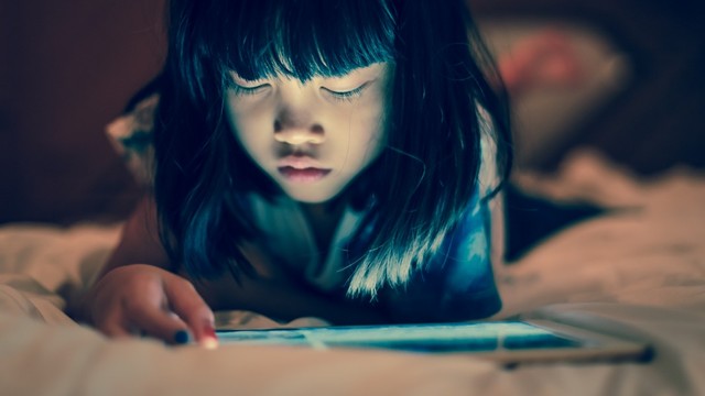 Anak Tak Sengaja Lihat Video Porno, Orang Tua Harus Bagaimana? (109982)