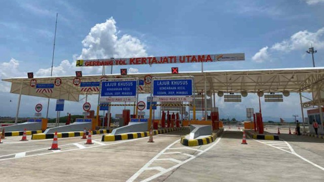 Gerbang Tol Kertajati Utama yang berada di Kabupaten Majalengka, Jawa Barat.  Foto: ANTARA/HO-ASTRA Tol Cipali