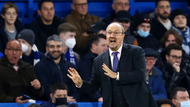 Manajer Everton Rafael Benitez pada pertandingan Everton vs Chelsea di Stadion Stamford Bridge, London, Inggris, Kamis (16/12). Foto: David Klein/REUTERS