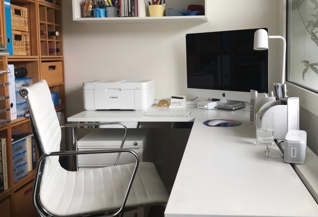 Ilustrasi komputer dan printer. Sumber foto: Unsplash