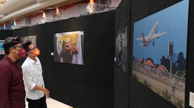 Pandemi dalam Rekaman Kamera 5 Fotografer Dipamerkan di Seminyak, Bali (94926)