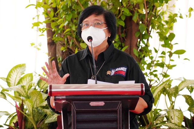 Menteri Lingkungan Hidup dan Kehutanan saat meresmikan dua fasilitas ruang terbuka hijau Taman Keanekaragaman Hayati (Kehati) Indramayu dan Ekoparian Tjimanoek Lama (twitter.com/SitiNurbayaLHK)