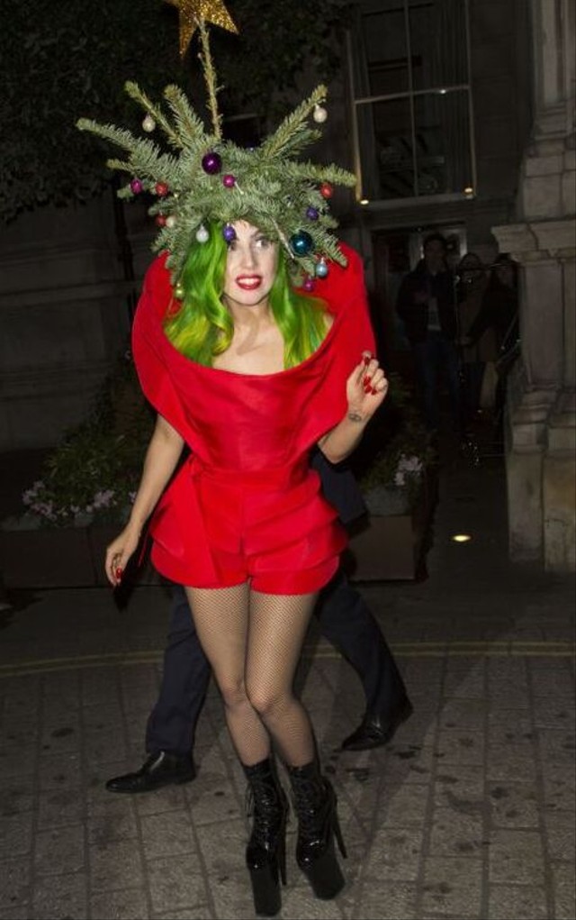 Intip Gaya Natal Ikonik 5 Selebriti Dunia, Dari Lady Gaga hingga Kylie Jenner (258929)