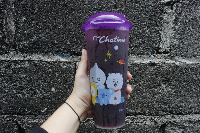 Mencicipi Kesegaran Minuman Terbatas Chatime BT21 Edisi Purple Star Series (7939)
