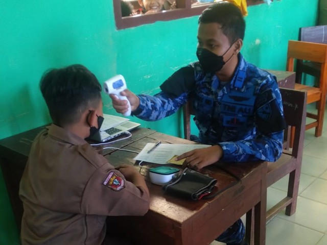 Lanud PM Bun Yamin Gelar Vaksinasi Perdana untuk Anak Usia 6-11 Tahun di Lampung (2)