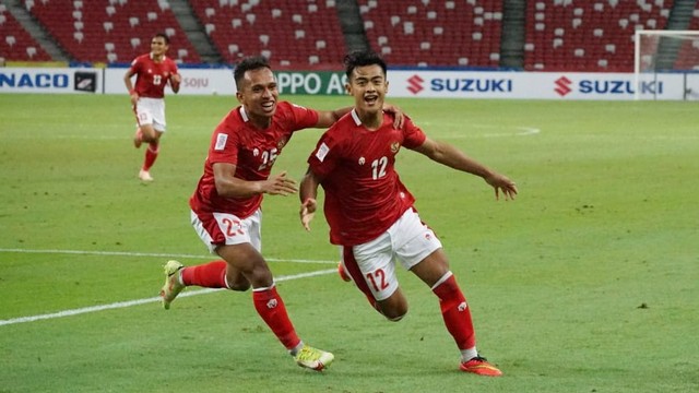 Selebrasi pemain Timnas Indonesia usai mencetak gol ke gawang Timnas Malaysia pada pertandingan Piala AFF di Stadion Nasional, Singapura.
 Foto: PSSI