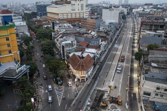 Foto udara pembangunan proyek MRT Fase 2 segmen CP203 Glodok - Kota di Kawasan Glodok, Jakarta. Foto: ANTARA FOTO/Galih Pradipta