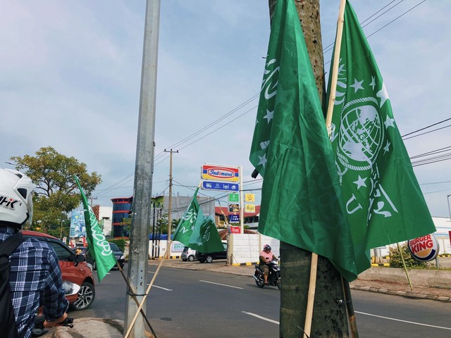 Jelang Muktamar, Bendera NU Berkibar di Sejumlah Jalan di Kota Bandar Lampung (1)