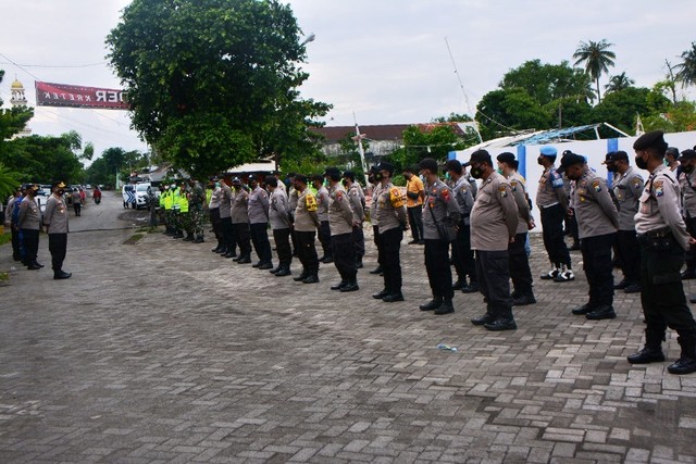 Kapolres Situbondo Pimpin Pengamanan Aksi Damai Nelayan Probolinggo 