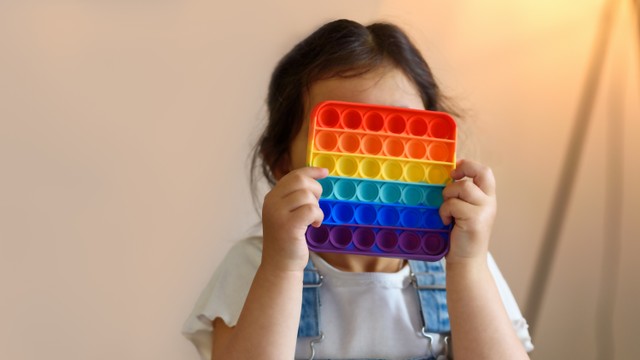 Ilustrasi anak belajar warna. Foto: Shutter Stock