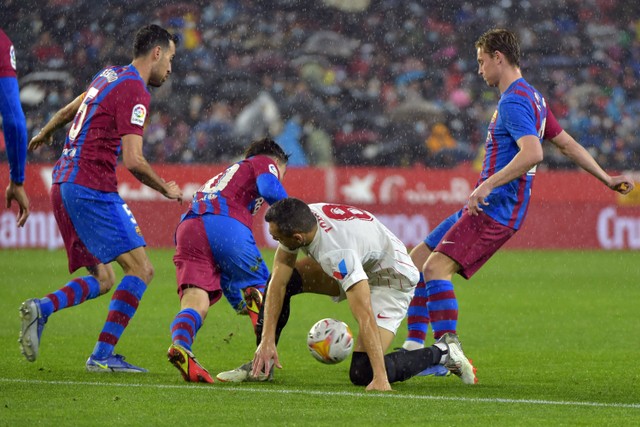 5 Biang Kerok Barcelona Gagal Menang Lawan 10 Pemain Sevilla