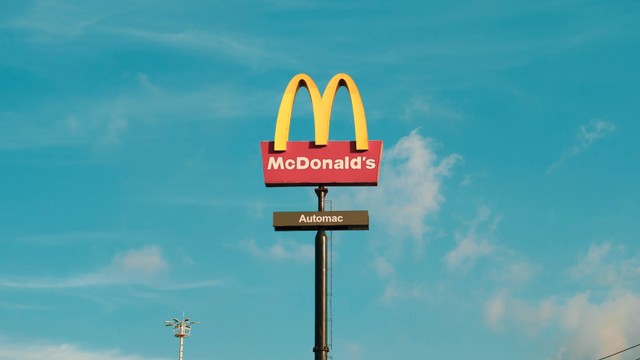 McDonalds yang Merupakan Salah Satu Perusahaan Multinasional                               Pic.Source: https://www.pexels.com