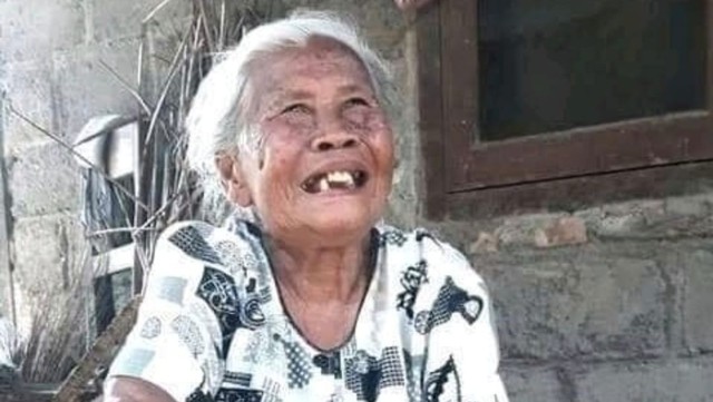 Mbah Minto, nenek yang sempat viral dengan konten ajak warga tak mudik saat pandemi corona. Foto: Instagtam/@ucup_jbsklaten