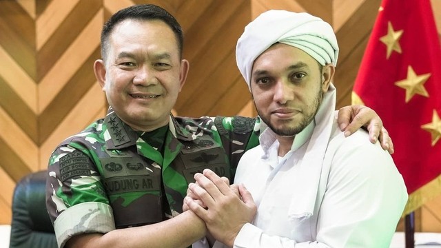 Habib Husein Baagil bersama KSAD Jenderal Dudung Abdurachman. Foto: Instagram/@husein.baagil