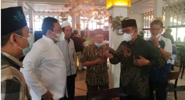 Wagub Kalteng H.Edy Pratowo tampak sedang berkoordinasi dengan Ketua PWNU Kalteng Wahyudie F Dirun terkait Muktamar ke-34 Nahdlatul Ulama di Lampung.