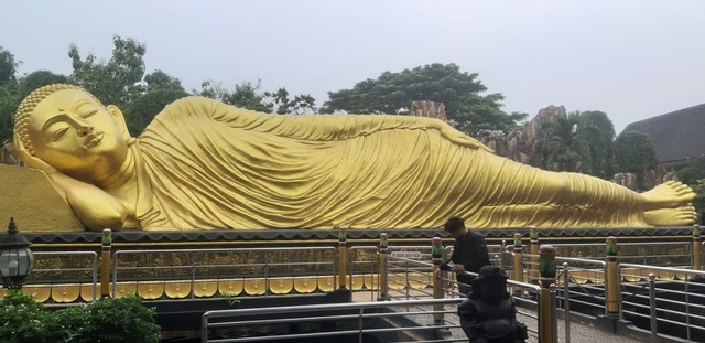 Foto Patung Budha Tidur di Mojokerto, Sumber: Foto Pribadi Penulis