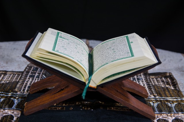 Ilustrasi bacaan surah Ali-Imran ayat 185 dan terjemahannya, sumber foto oleh GR Stocks dari Pexels