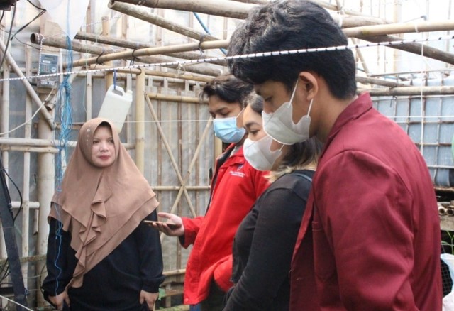 Kunjungan mahasiswa Universitas Telkom ke desa Pasirlangu