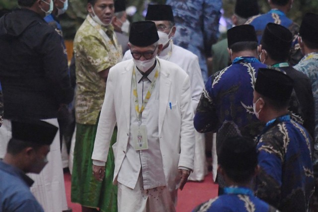 Rais Aam PBNU terpilih KH Miftachul Akhyar menghadiri Muktamar ke-34 Nahdlatul Ulama (NU) di Universitas Lampung. Foto: ANTARA FOTO/Hafidz Mubarak A