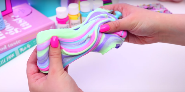 Cara Membuat Slime dengan Lem Fox dan Campuran Bahan