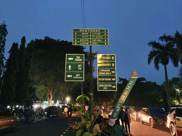 Foto: Suasana di Luar Gedung Pemilihan Ketua Umum PBNU di Universitas Lampung (3)