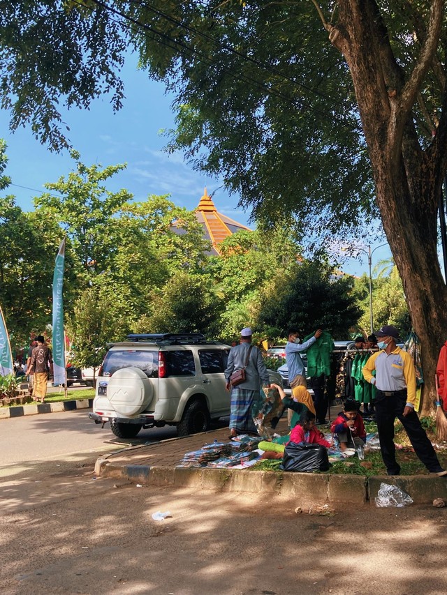 Foto: Suasana di Luar Gedung Pemilihan Ketua Umum PBNU di Universitas Lampung (4)
