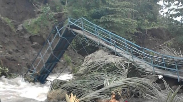 Jembatan di Cianjur putus. Foto: ANTARANEWS