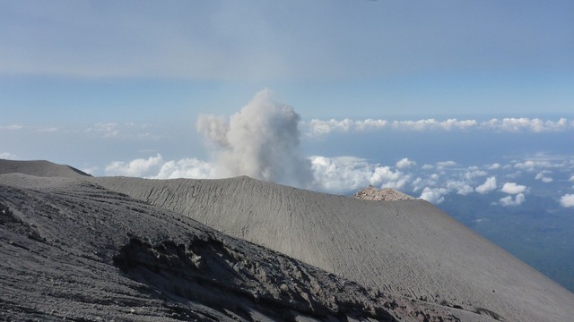 Gunung Semeru (sumber: pixabay.com)