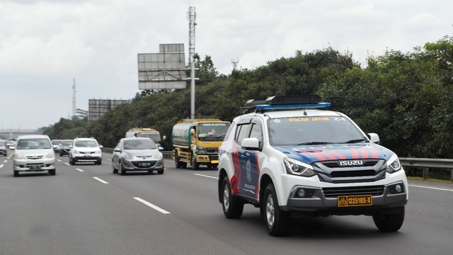 Korlantas Polri menerapkan Electronic Traffic Law Enforcement (ETLE) Mobile dalam pengamanan libur Natal dan Tahun Baru (Nataru). Foto: Korlantas Polri