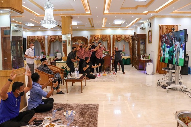 Wakil Presiden Ma'ruf Amin berlibur bersama keluarga di kediaman Pribadi di Tanaru, Banten. Foto: Instagram.com/kyai_marufamin