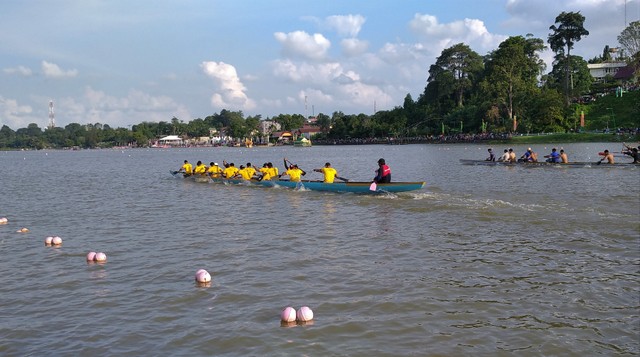 Lomba balap perahu di Rest Area Danau Sipin, Kota Jambi. (Foto: M Sobar Alfahri/Jambikita)