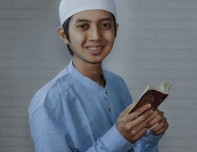 Arti Astagfirullah Waatubu Illahi dan Keutamaan Membacanya | kumparan.com