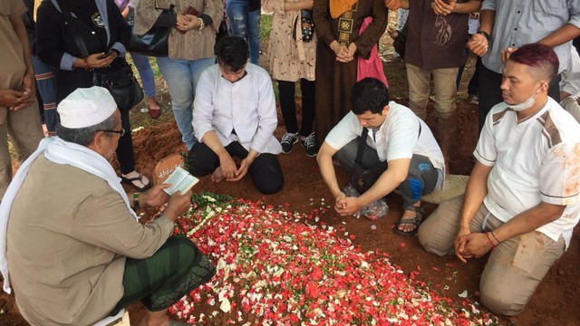 Kaleidoskop 2021: Deretan Selebriti yang Meninggal Dunia Sepanjang Tahun Ini (48032)