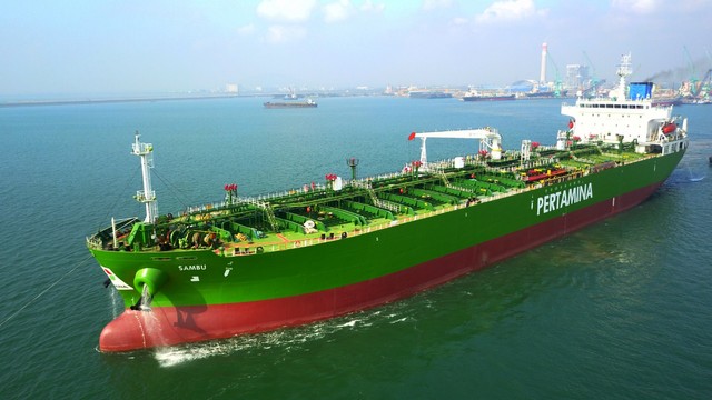 Salah satu kapal tanker yang dioperasikan PT Pertamina International Shipping untuk memastikan kelancaran pasokan BBM dan LPG di libur nataru. Foto: Dok. Pertamina