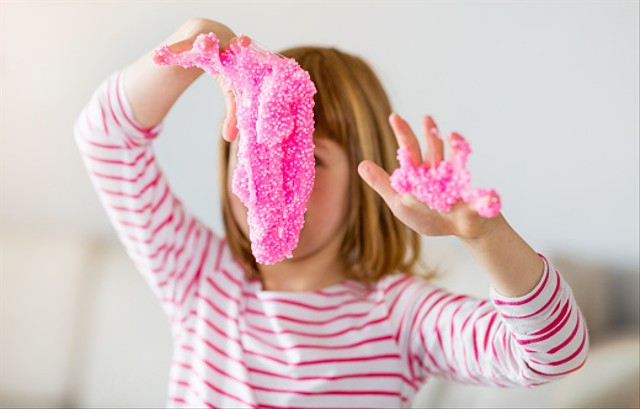 Bagaimana cara membuat slime untuk anak? sumber foto: (PIKSEL) by Unsplash.com