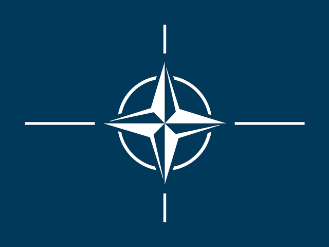 Bendera NATO (Sumber: https://pixabay.com/vectors/flag-nato-north-atlantic-treaty-40828/)