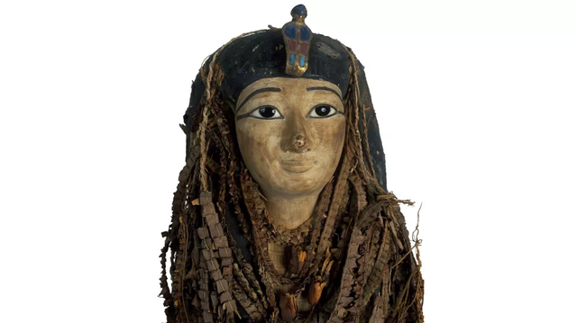 Topeng wajah mumi firaun Amenhotep I yang belum pernah dibuka. Foto: S. Saleem dan Z. Hawass/Frontiers in Medicine