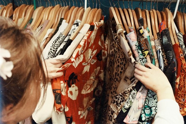 Ilustrasi Thrifting Artinya. Foto: Unsplash