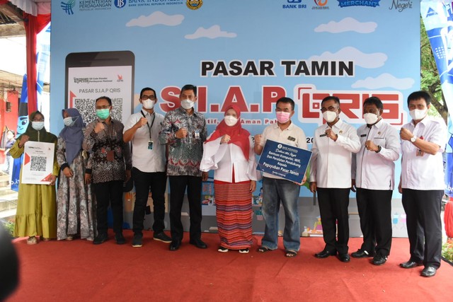 Launching penggunaan QRIS di pasar Tamin sebagai alat pembayaran digital,Rabu (29/12) | Foto : Ist