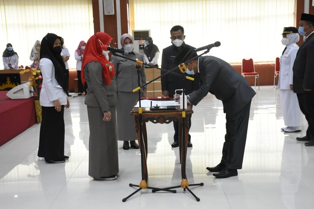 Wali Kota Bandar Lampung Lantik 8 Pejabat, Ini Nama-namanya (1)